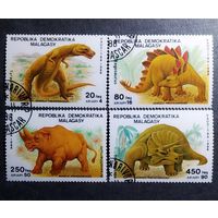 Марки Мадагаскар 1988 год Динозавры
