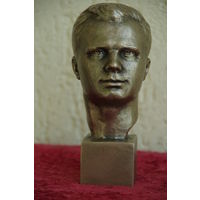 Бюст Гагарин   высота 18 см