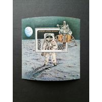 Польша 1989 Блок Mi.109А с маркой "20 лет первой пилотируемой посадке на Луну" (чистый**) Mi.3206 II А каталог 4.00 евро