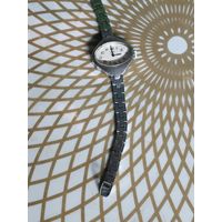 Часы наручные Луч с браслетом,тикают, знак качества.  В коллекцию,ремонт,на запчасти.Состояние на скане.