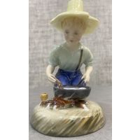 Фарфоровая статуэтка Royal Doulton.  River boy. Мальчик рыбак. 1961 год. 9 х 10 см.