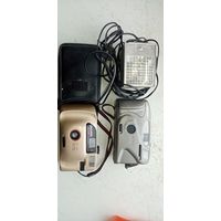 Фотоаппарат 2шт и фотовспышка одним лотом.