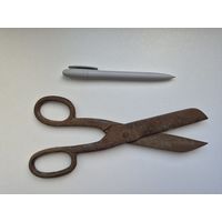 Ножницы древние, большие и ржавые