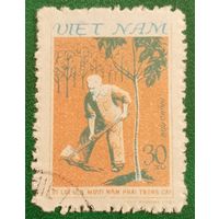 Вьетнам 1981. Хо Ши Мин сажает дерево