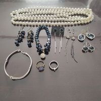 Бижутерия одним лотом. Бусы, браслет, серьги с рубля