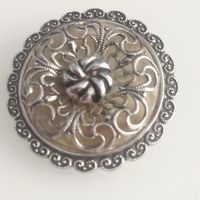 Брошь- дресс- клип . Покрытие серебро. Филигрань. Клеймо. Старая Германия. 4 см.х 1,3 см.