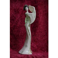 Статуэтка ( художественный пластик)  27 ,5 см   ( целая )