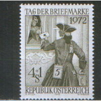 Полная серия из 1 марки 1972г. Австрия "День печати. Почтальон городской почтовой службы Вены" MNH