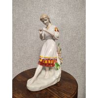 Статуэтка, фигурка фарфоровая Годание на ромашке.