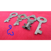 Ключи старинные ,с фигурным рисунком, Цена за все ,очищены .