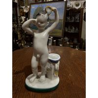 "Утро", ЛФЗ, фарфор, 1960г. Автор Г. Столбова. Высота 14 см.