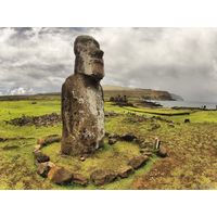 Остров Пасхи 1 песо 2021 года. Древний каменный тотем, Муай. Карта острова. Самая удаленная часть суши. Тихий океан.