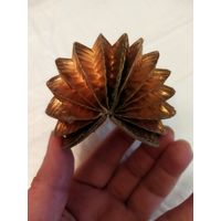 Бомбаньерка золотистая елочная игрушка