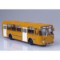 Автобус ЛиАЗ-677М (оранжевый) 1:43