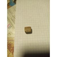 Игровой кубик из непонятного материала