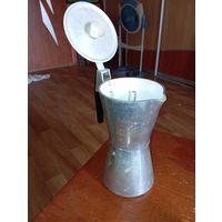 Гейзерная кофеварка СССР . 1978 года .