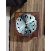 Настенно-настольные кварцевые часы на основе корпуса от часов "Весна".