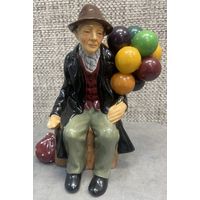 Винтажная статуэтка "Продавец шаров". Фарфор, роспись, ручная работа. Royal Doulton, Англия, 1954 год. Высота 19 см
