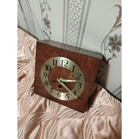 Настольно-настенные кварцевые часы на основе корпуса от часов "Весна".