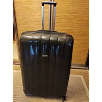 Большой чемодан 70х50х30(размеры без выступающих элементов, колёс и ручек). Американский бренд RICARDO BEVERLI HILLS, созданный в Калифорнии