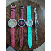 Женские кварцевые  часы.