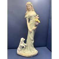 Статуэтка дама с букетом и собачкой фарфор