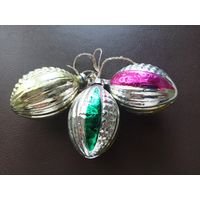 Ёлочные игрушки "ТРИ ОРЕШКА ДЛЯ ЗОЛУШКИ" (СССР), подвес, стекло.