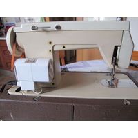 Стачивающая швейная машина с педальным электроприводом Радом 432 (Польша). См. Описание