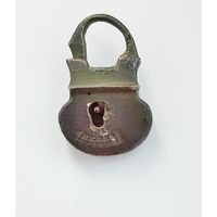 Старинный миниатюрный замочек с клеймом.