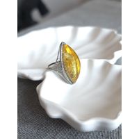 Винтажное кольцо из янтаря медового оттенка, мельхиор