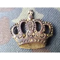 Корона разные монеты пряжки и прочие вещи из земли