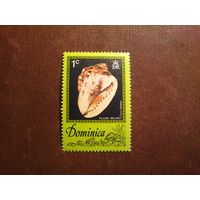 Доминика 1976 г.Морская улитка Огненный шлем./09а/