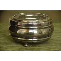 Шкатулка с серебрением (  диаметр 11,5 см , высота 7 см )