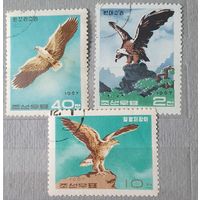 КНДР птицы орлы 3шт