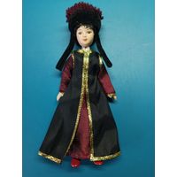 Фарфоровая кукла