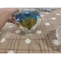 Ваза из цветного стекла