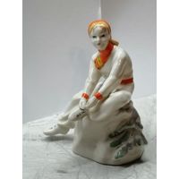 Фарфоровая статуэтка Конькобежка.