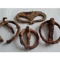 Старинные пряжки, фибула, кресало