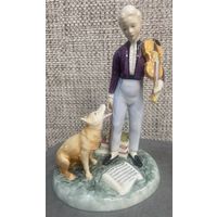 Винтажная фарфоровая статуэтка Англия Royal Doulton 2872 Young Master Мальчик со скрипкой и собакой. 16 х 18 см