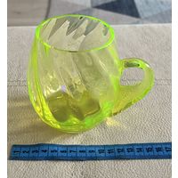 Кружка из уранового стекла . Производство Чехия