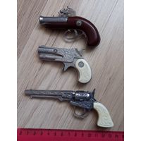 Три пистолета СССР.Взводятся.Щелкают.