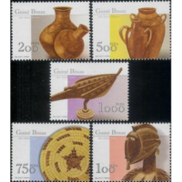 Гвинея-Бисау 2001 Предметы народного искусства  MNH
