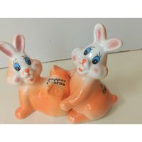 Фарфоровые статуэтки-перечница и сольница. Веселая камасутра кроликов .