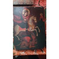 Икона Георгия изображает святого в воинском облачении (доспехи, шлем), с крестом, копьём, щитом или свитком. Часто святой показан на белом коне, побеждающим дракона, что символизирует победу добра над