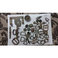 Элементы конской упряжи,зацепы,пряжечки,пуговицы и др..