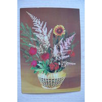 Круцко Л., Композиция из цветов; 1982, чистая, ДМПК, +доп.марка..