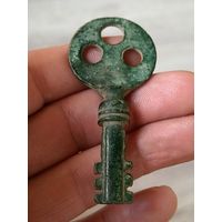 Старинный ключ в родной патине