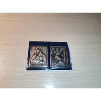 Металлические медальоны в чехле с изображением Святой Марии и Святого Христофора.