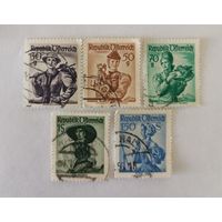 Национальные костюмы. Лот из 5 марок серии 1950-1958 гг.