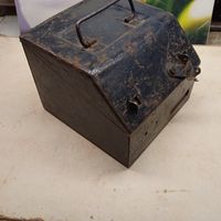 Металлический ящик для сбора монет (сейф-монетоприёмник) из кассы продажи билетов в общественном транспорте. СССР, 70-е годы прошлого столетия.